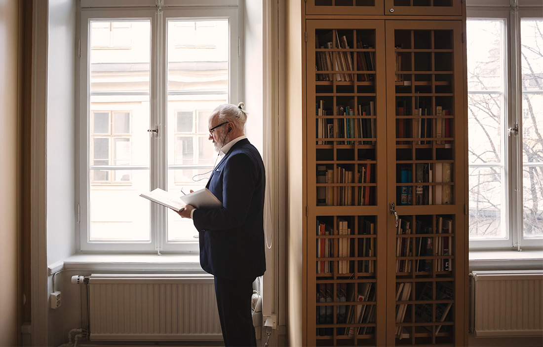 Image of man reading