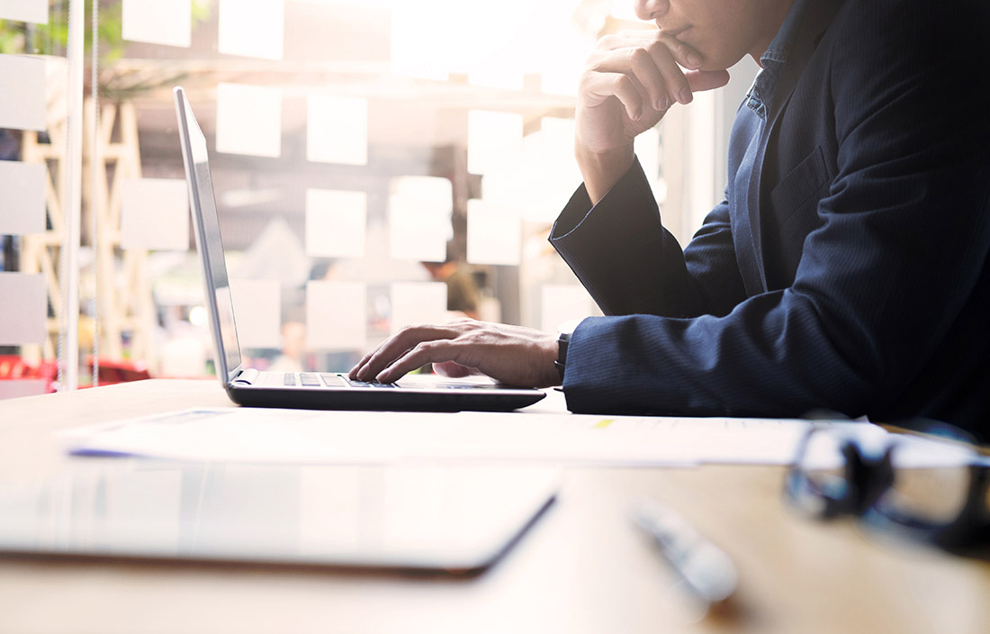 Man sitting at a desk on his laptop