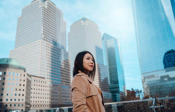 Person looking to the distance in the middle of the city.