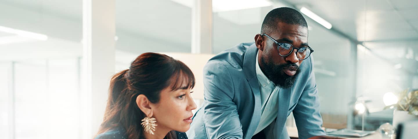 Two business professionals discussing how to use AI in transfer pricing.