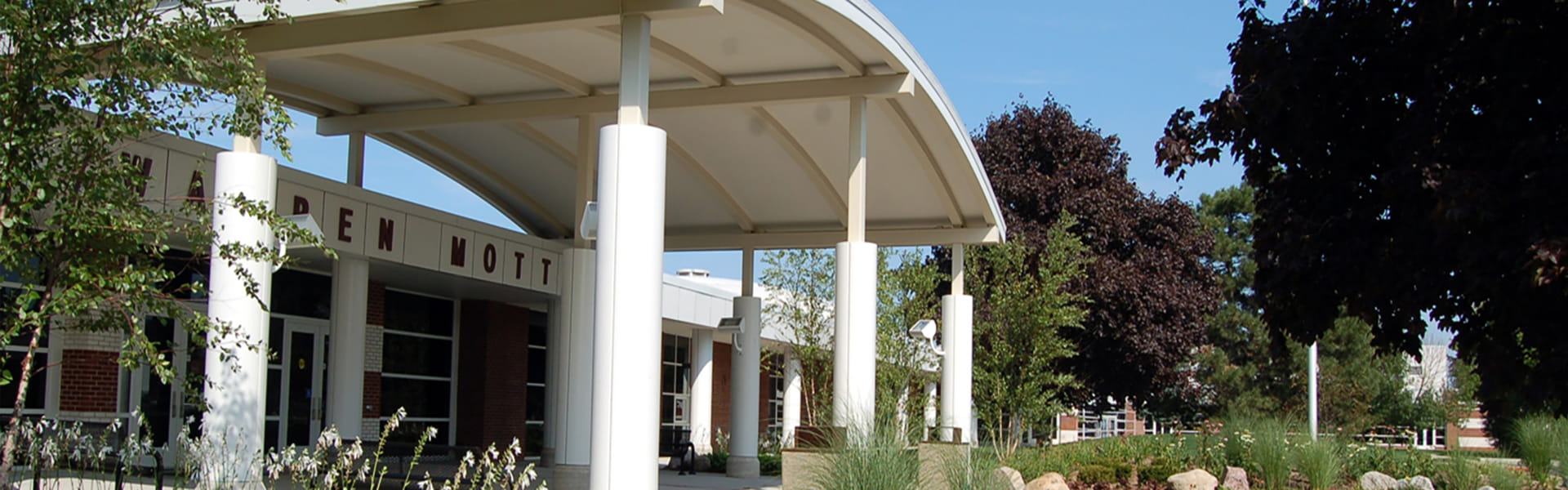 Warren Consolidated Schools front of school building.