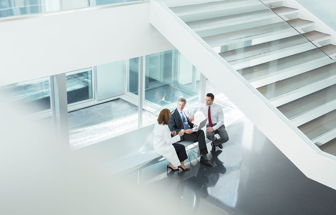 Three docotrs discussing healthcare