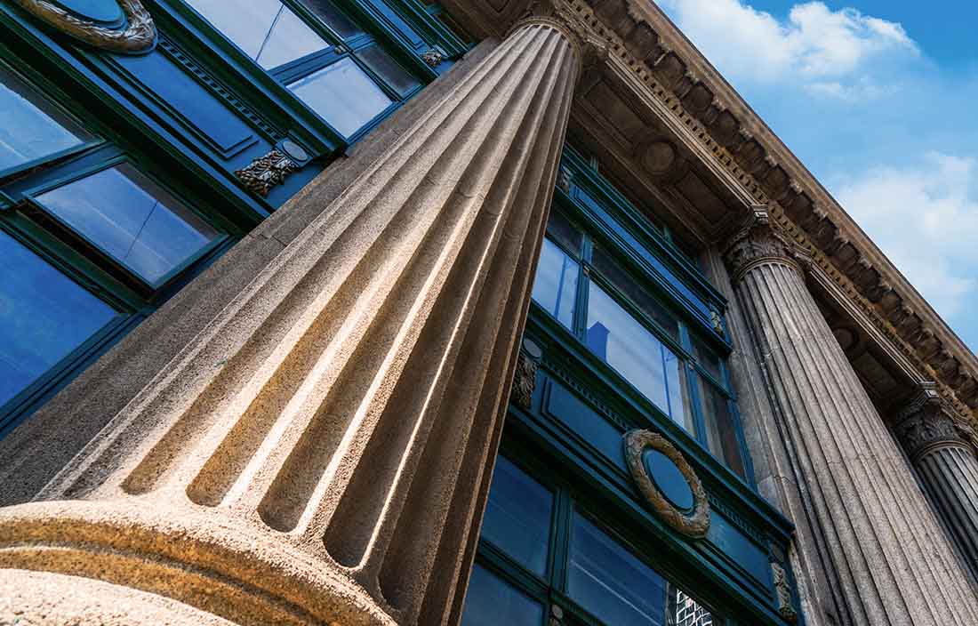 A photo of pillars of a government building. 